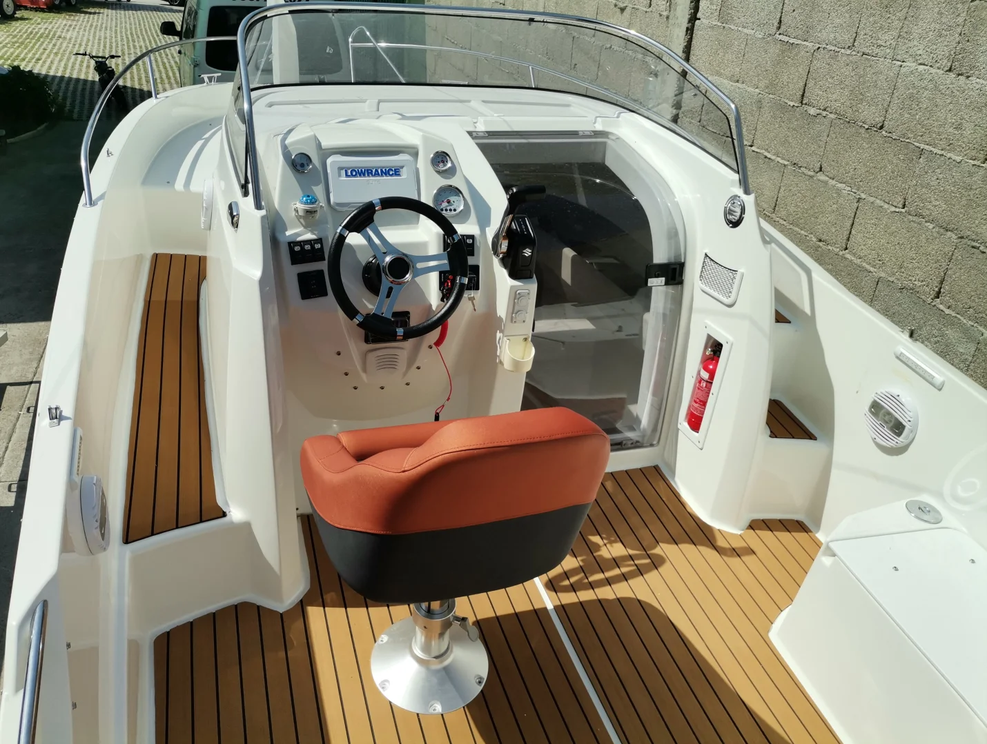 Лодка Meggacraft 620 SUNDECK - снимка 2