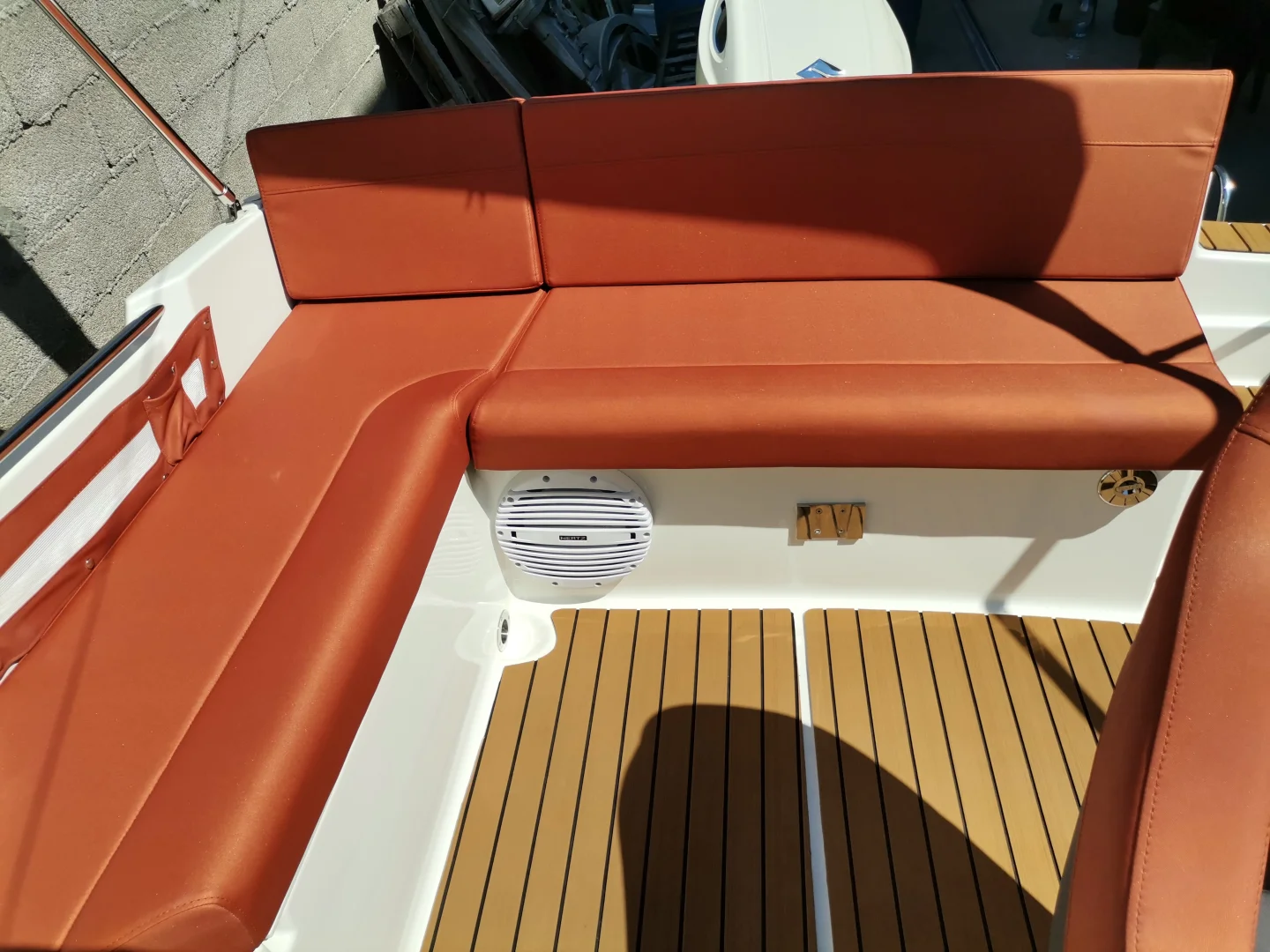 Лодка Meggacraft 620 SUNDECK - снимка 3