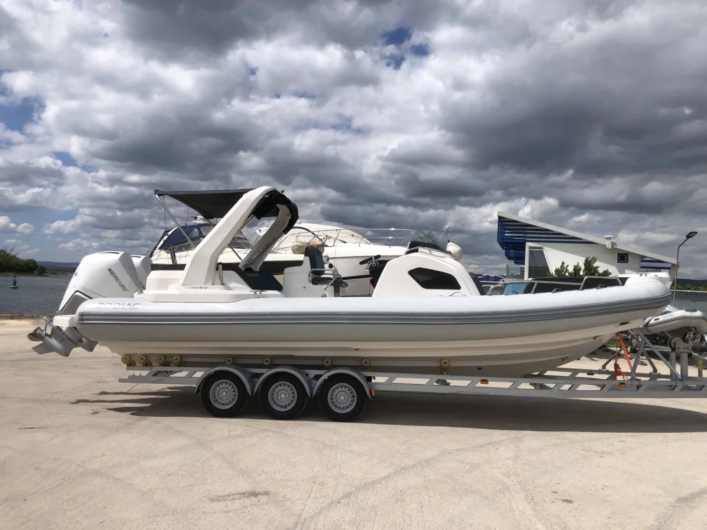Лодка Zodiac Medline 9