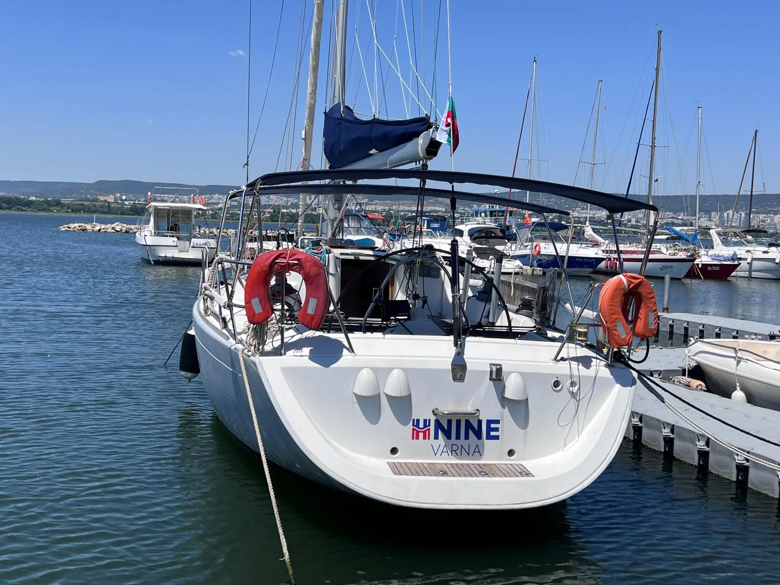 Яхта Beneteau FIRST 40.7