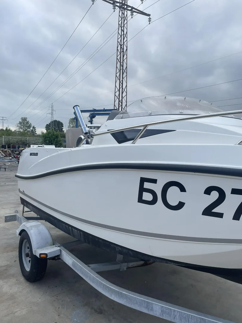 Лодка Quicksilver 455 Cabin - снимка 3