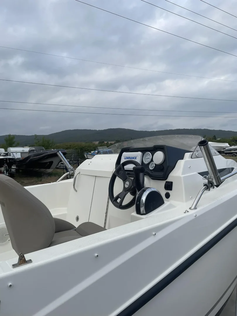 Лодка Quicksilver 455 Cabin - снимка 4