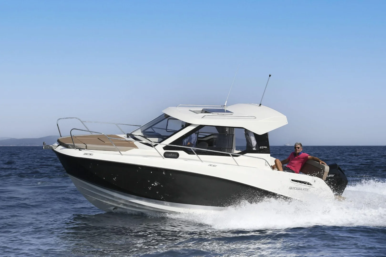 Яхта Quicksilver 705 Weekend
