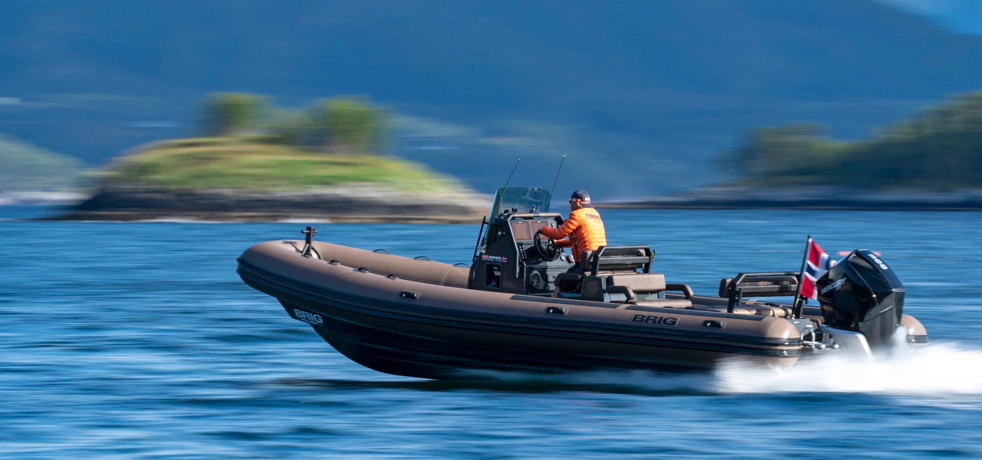 Лодка Brig Navigator 26