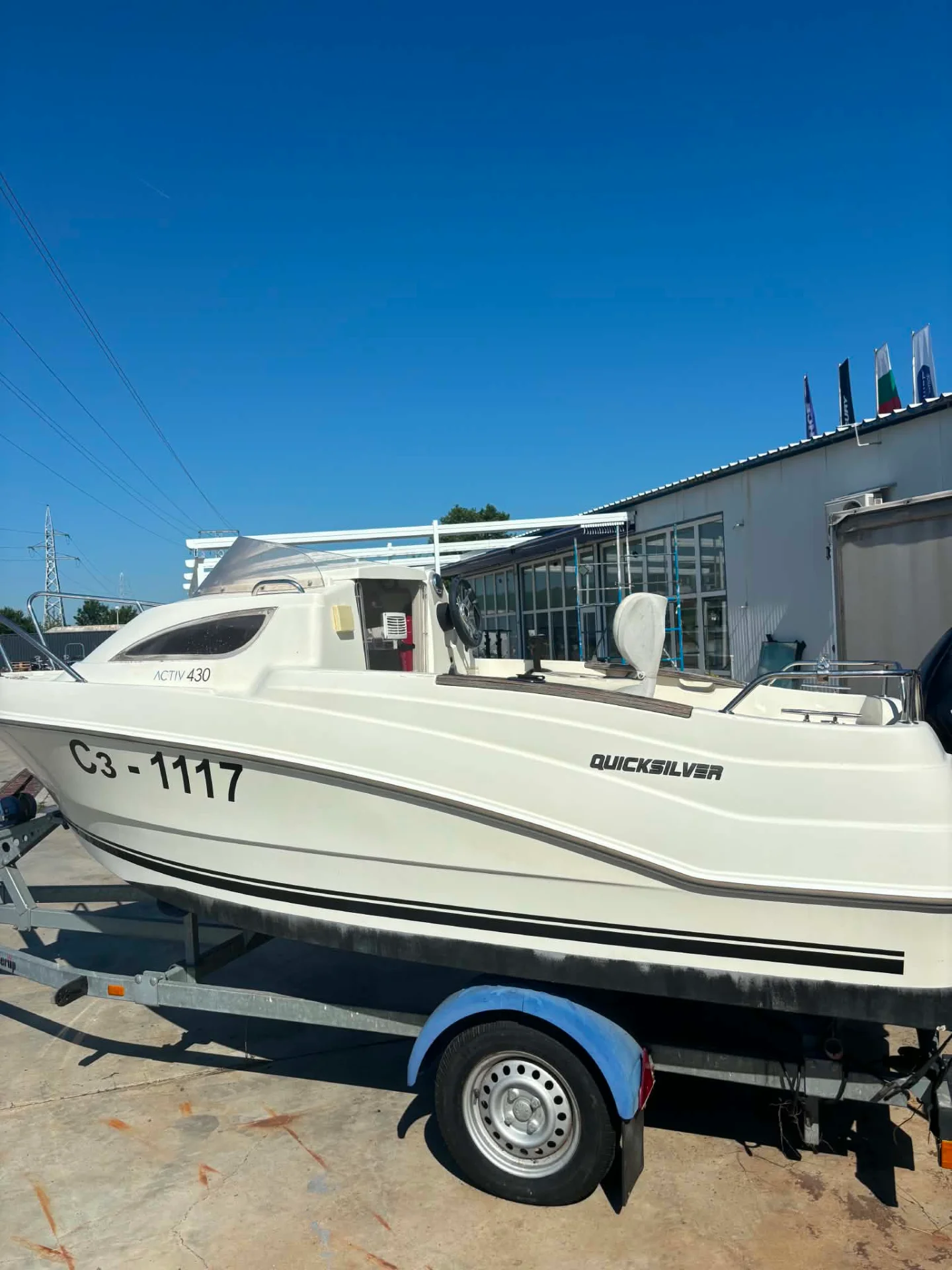 Лодка Quicksilver 430 cabin - снимка 3