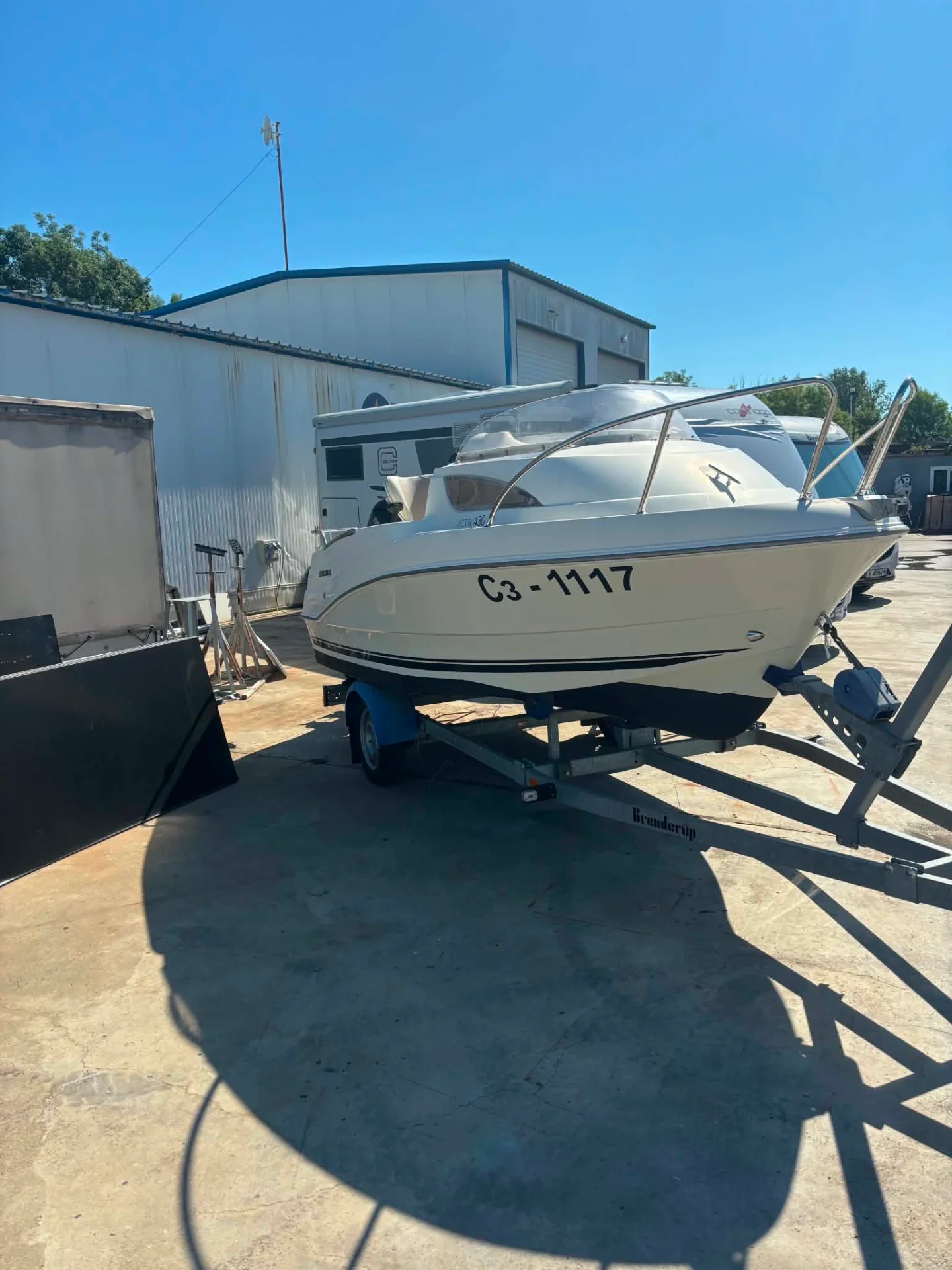 Лодка Quicksilver 430 cabin - снимка 2