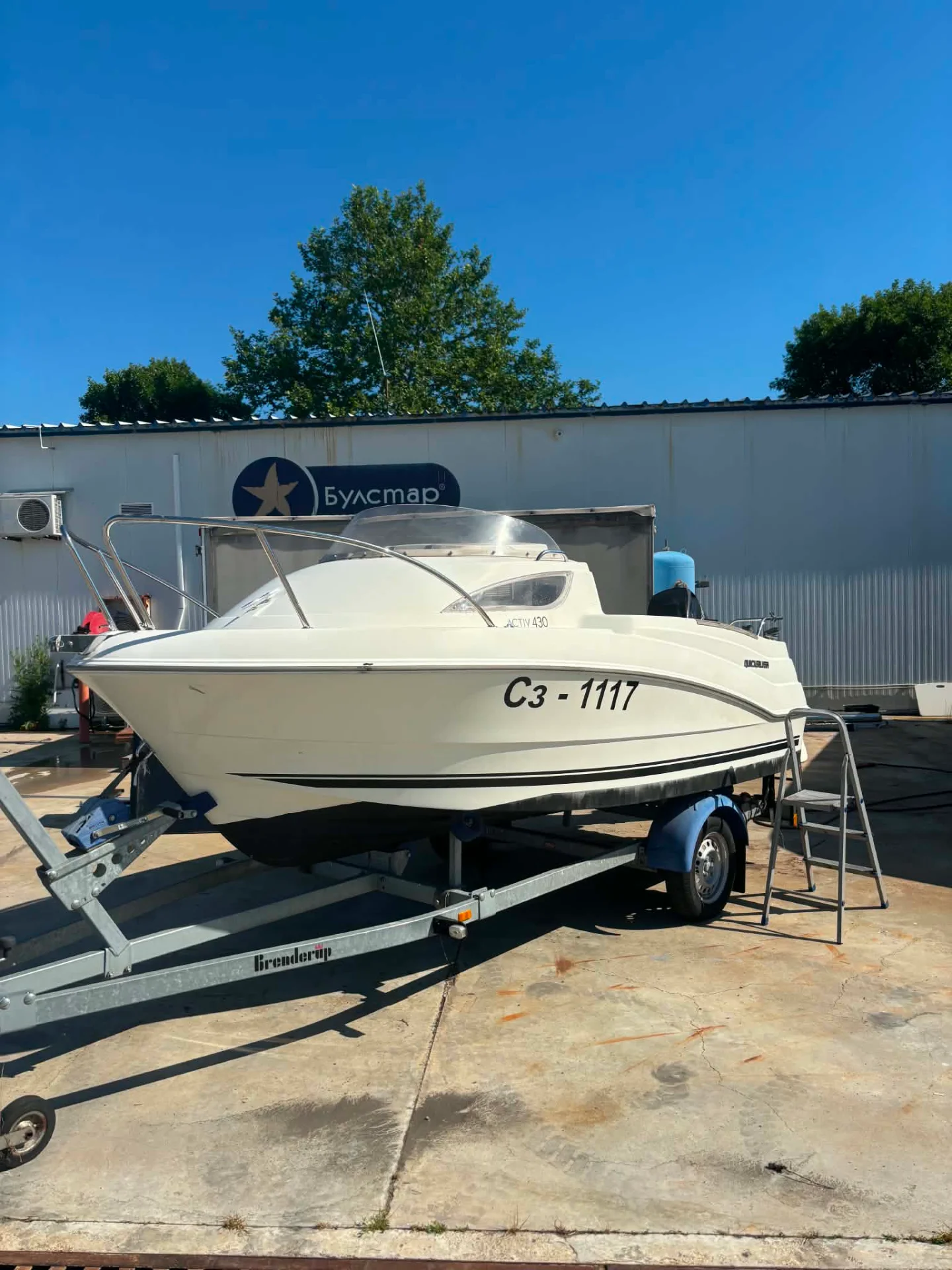 Лодка Quicksilver 430 cabin