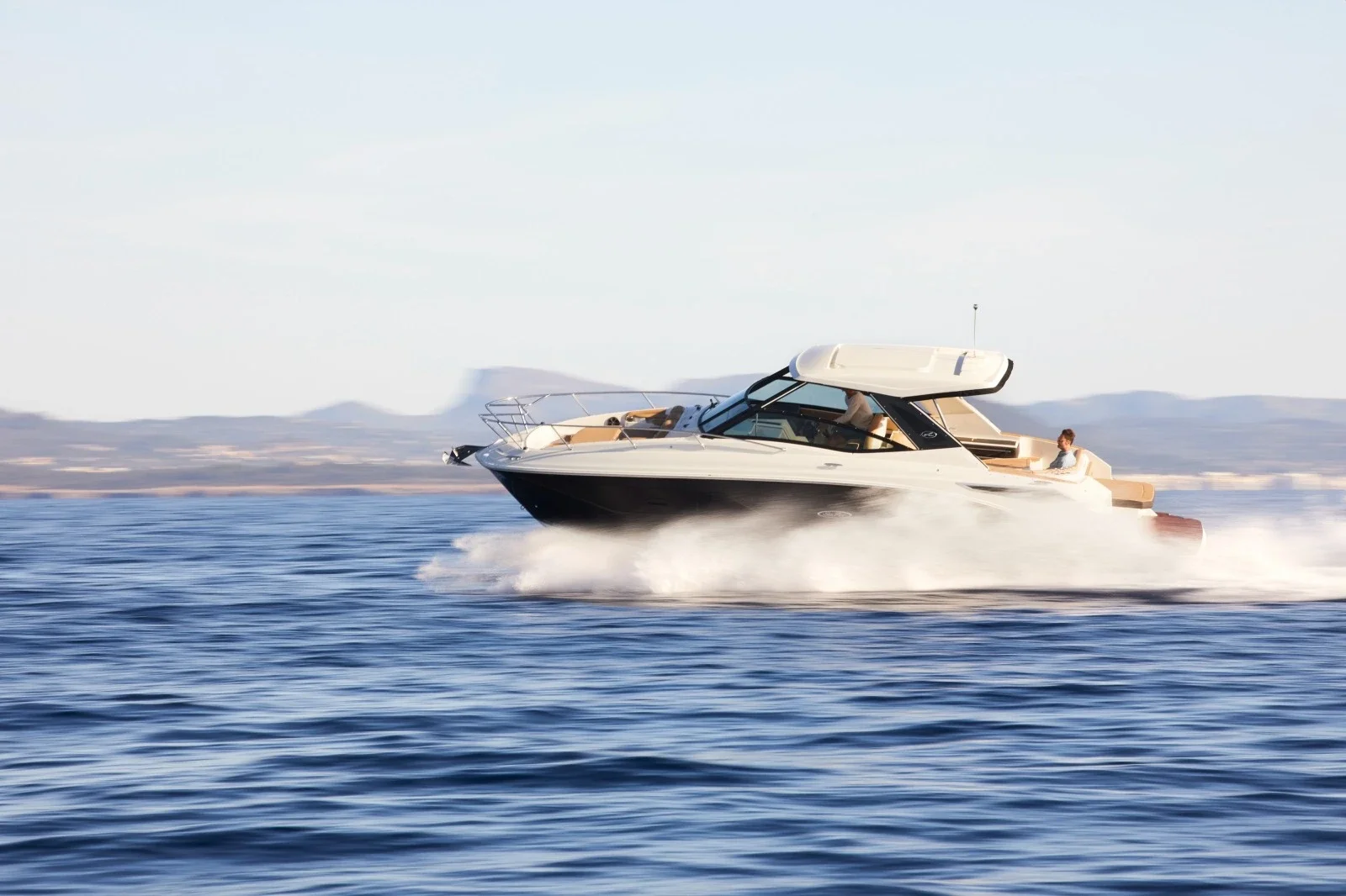 Яхта Sea Ray 320 Sundancer - снимка 3