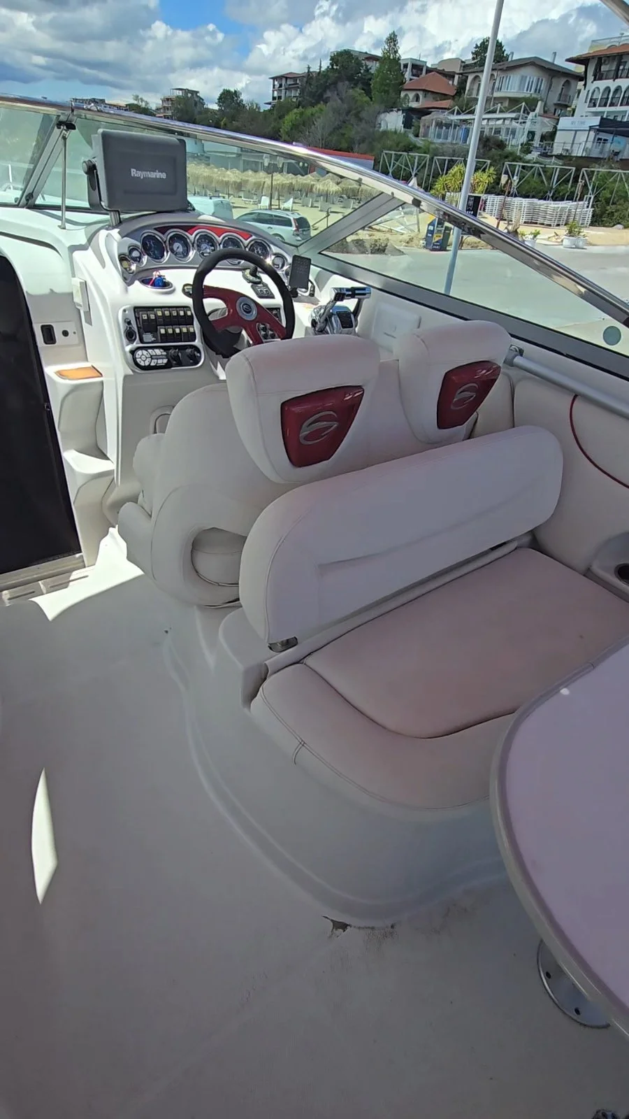 ЯХТА CROWNLINE 315 SCR – снимка 9