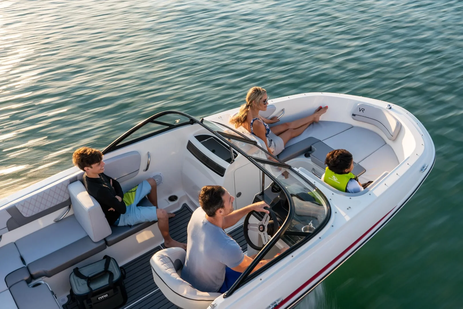 Лодка Bayliner VR4 Bowrider - снимка 4